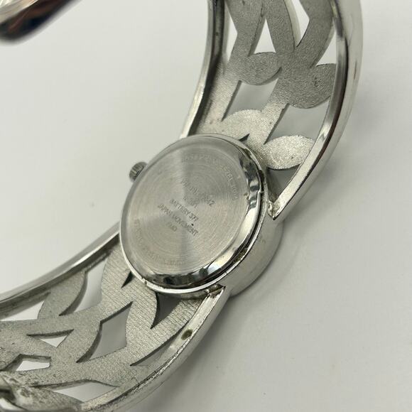 Folio Silver Tone Women’s Fashion Watch Working New Battery - Picture 6 of 8